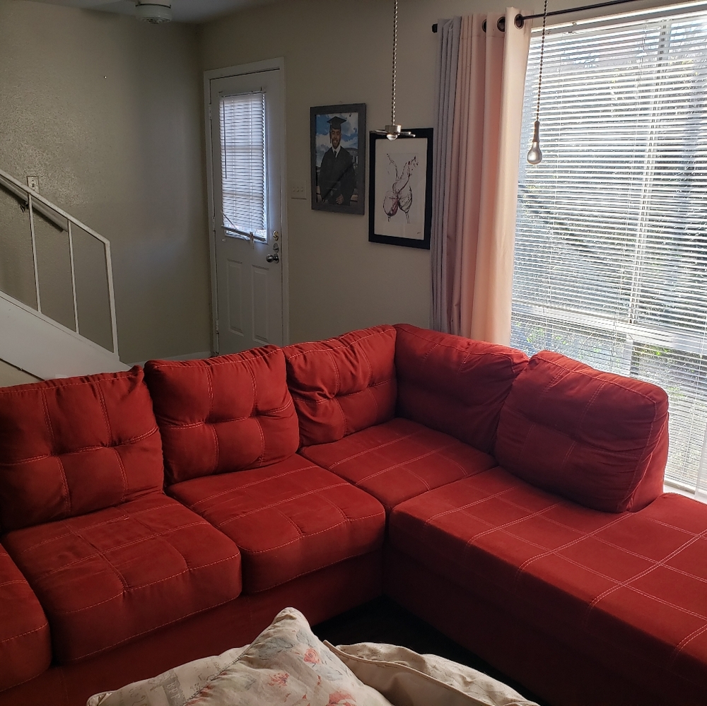 Living room - Picture 2 of 16